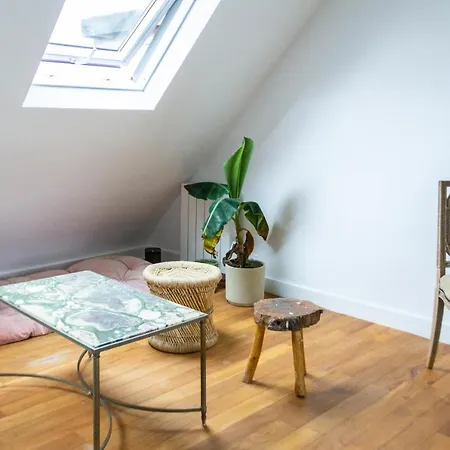 Charming Near Republique Apartament