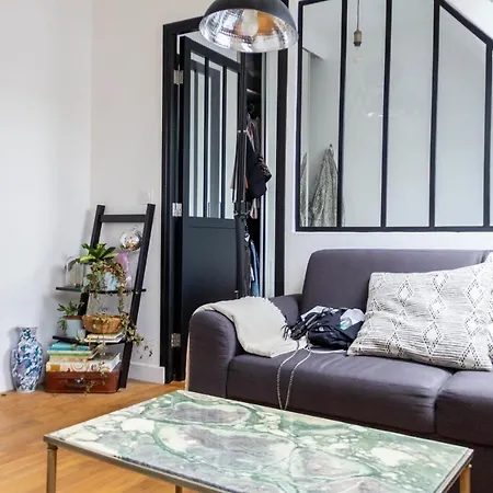 Charming Near Republique Apartament
